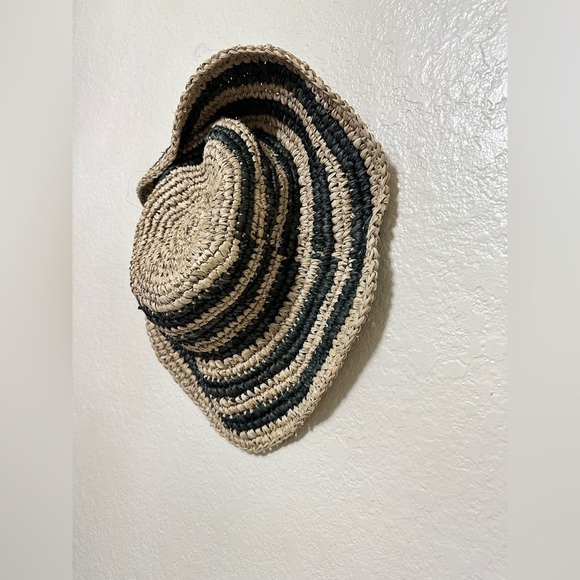 New Free People en el mar bingin Striped Black and Tan Straw Hat - Picture 3 of 10